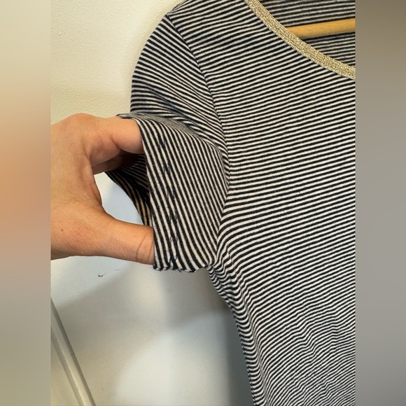Banana Republic women’s striped t-shirt with gold neckline size XS - Picture 6 of 10